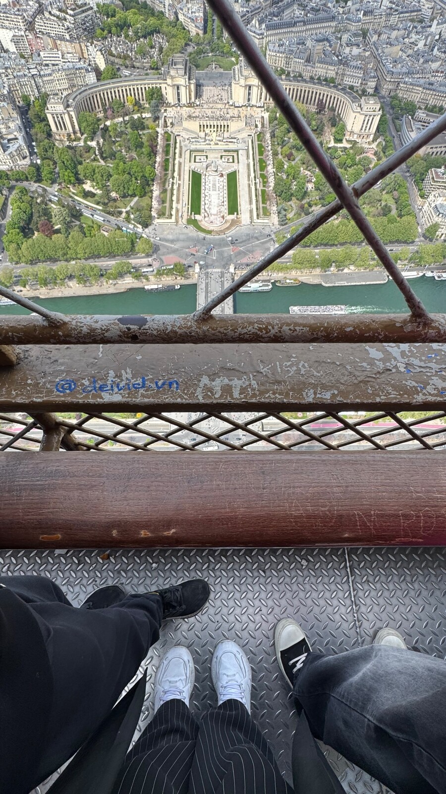 xristidou-parisi_1_b3ee2.jpg