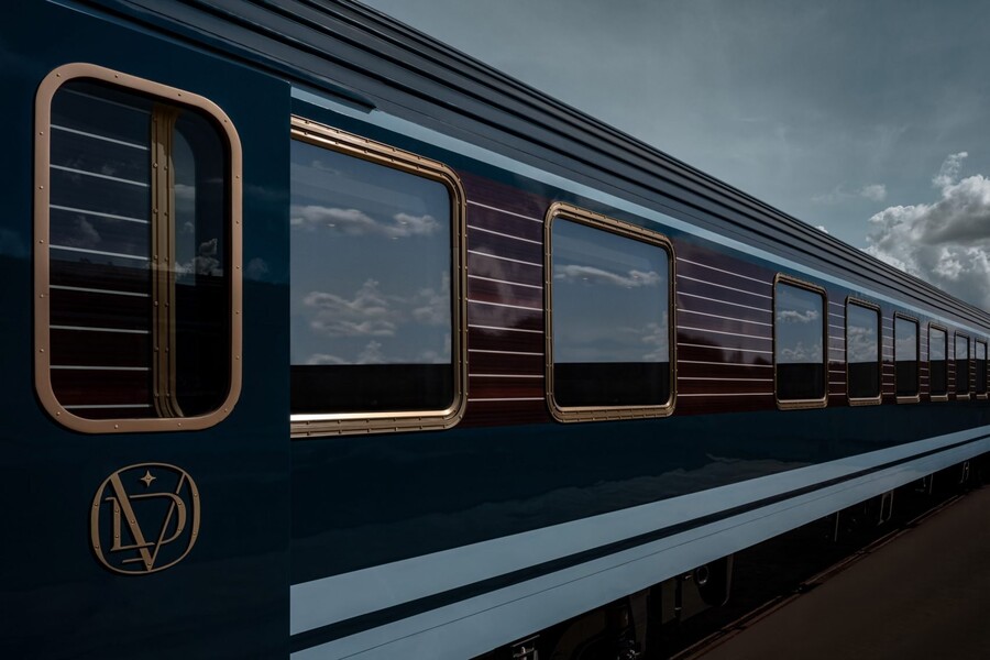 dimorestudio-la-dolce-vita-orient-express-train_dezeen_2364_col_2-1704x1136_7560f.jpg