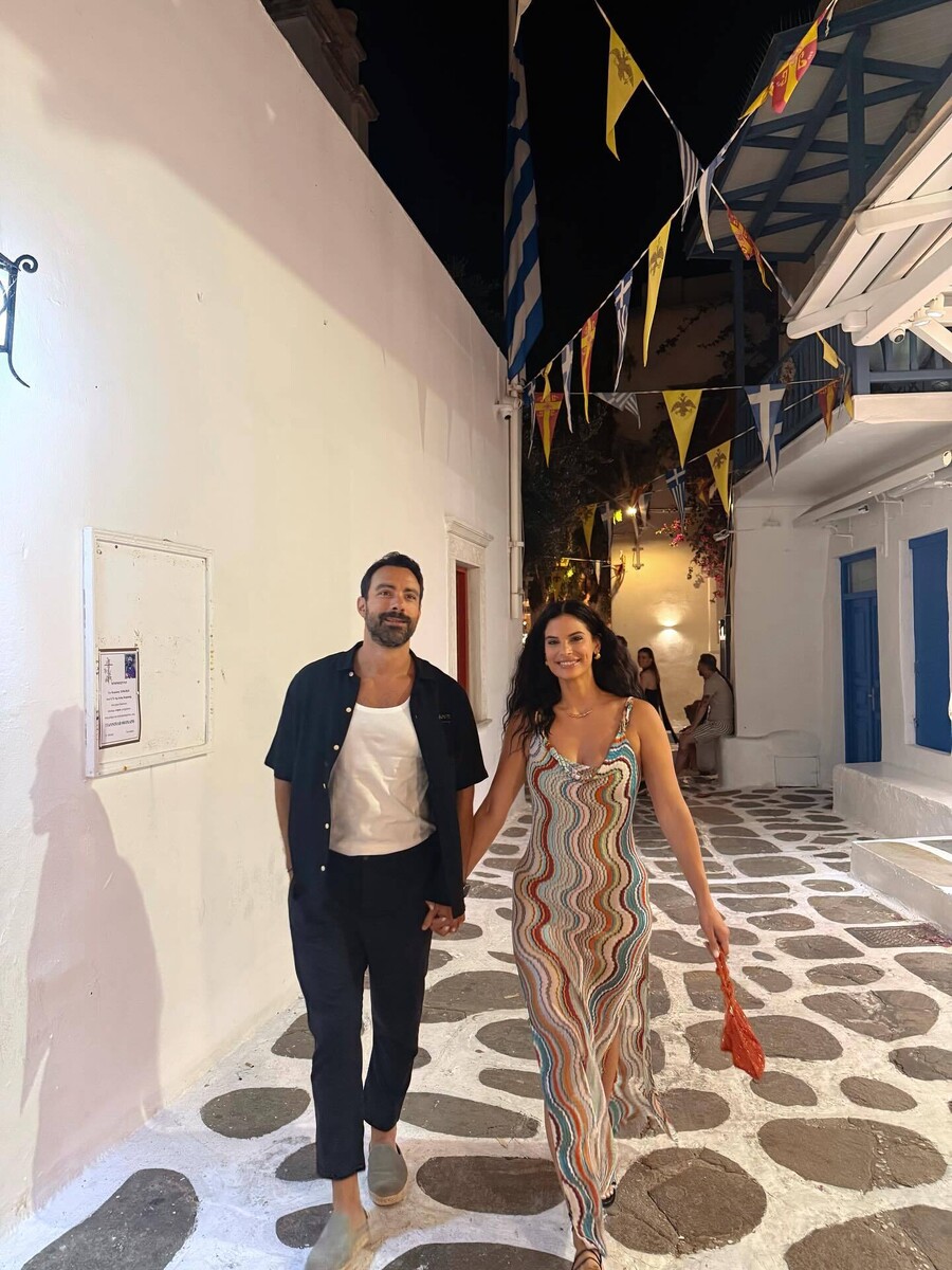 sakis_kai_xristina_diakopes_5b04e.jpg