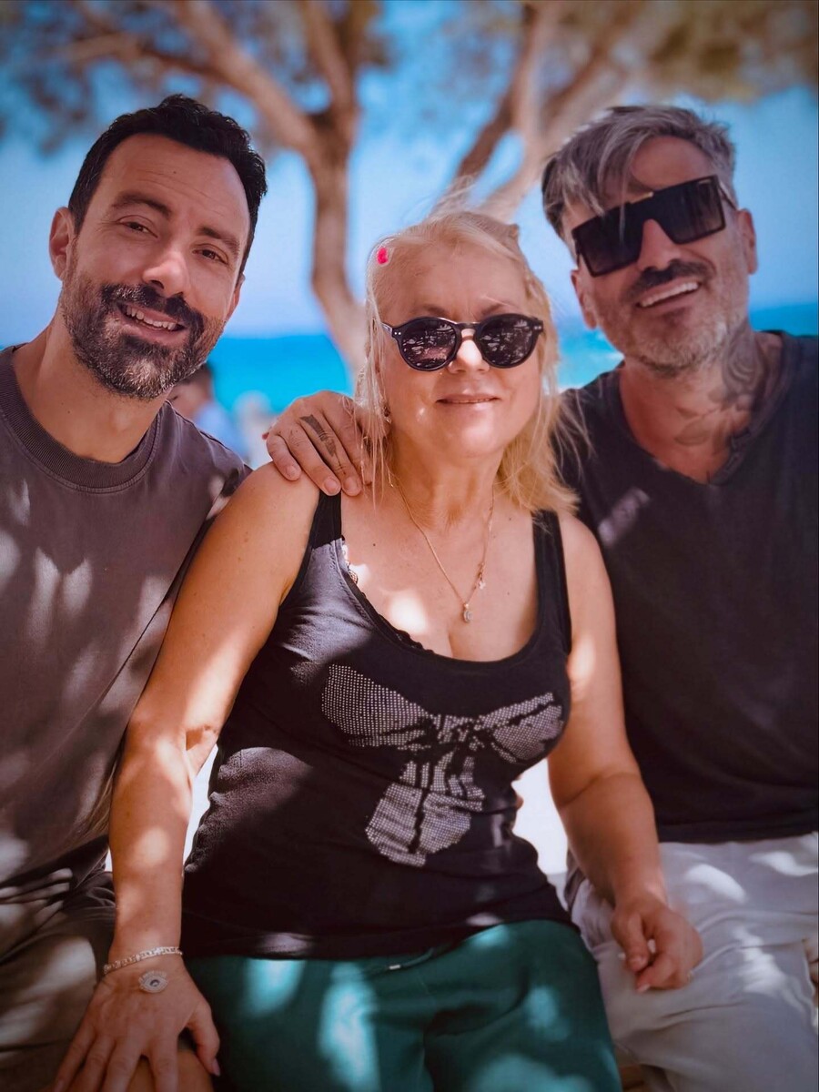 TANIMANIDIS_MAVRIDIS_MAMA_TANIMANIDI_PAROS_4d230.jpg