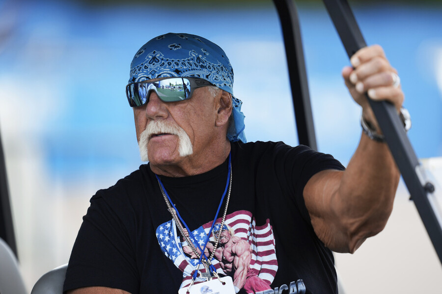 HULK_HOGAN_THANATOS_2_26517.jpg