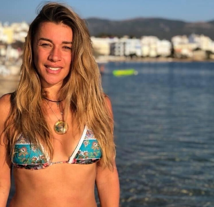 Υπαρχουν μικρα και μεγάλα κύματαΥπαρχουν θυμωμένα και γαλήνια κύματα Υπαρχουν καθαρα και β 75676