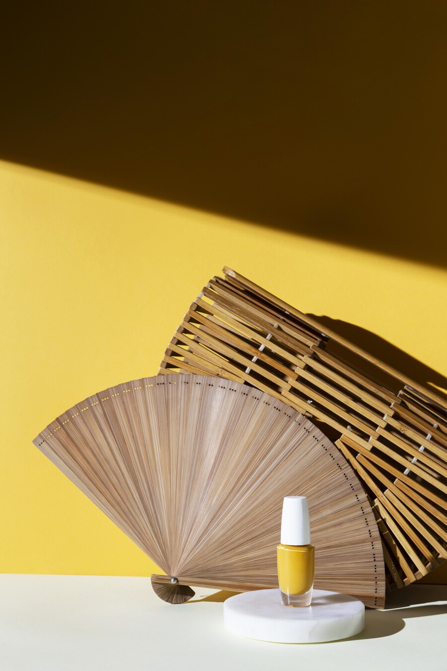 arrangement-with-fan-nail-polish_dc33e.jpg