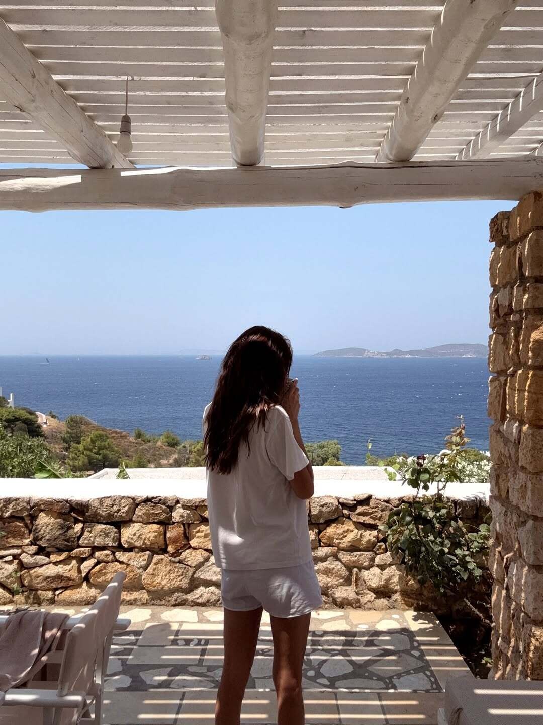 Αγαπημένο μου ημερολόγιοΣήμερα ξύπνησα αργά γύρω στις δώδεκα.Το χρειαζόμουν νομίζω.Τώρα κάθομ 1 bd4e7