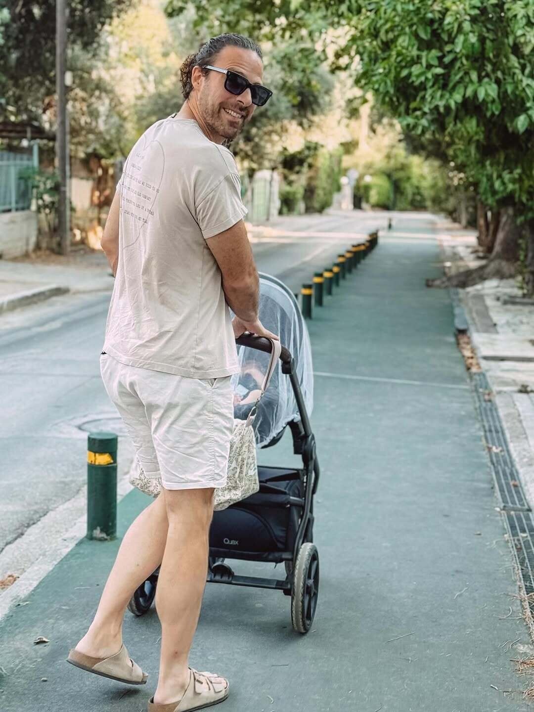 1 μήνας μπαμπάς και έχω γίνει ειδικός στα κακά.Από ύπνο 8 ωρών 3ωρες διαπραγματεύσεις με το α 1 a5a82