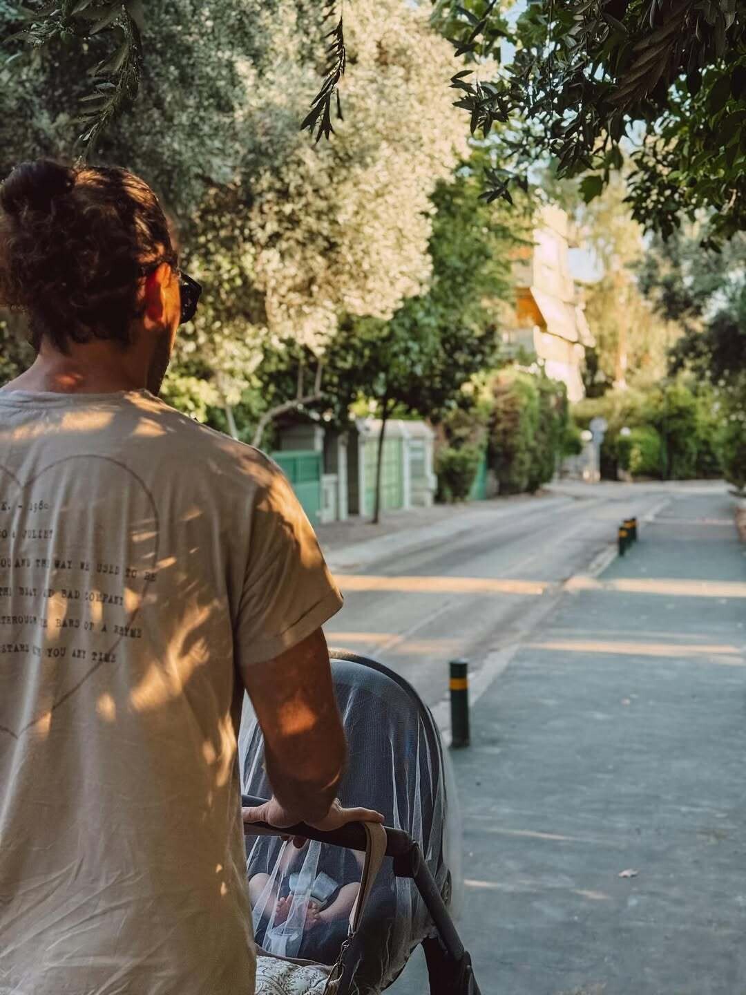 1 μήνας μπαμπάς και έχω γίνει ειδικός στα κακά.Από ύπνο 8 ωρών 3ωρες διαπραγματεύσεις με το α 6f7cc
