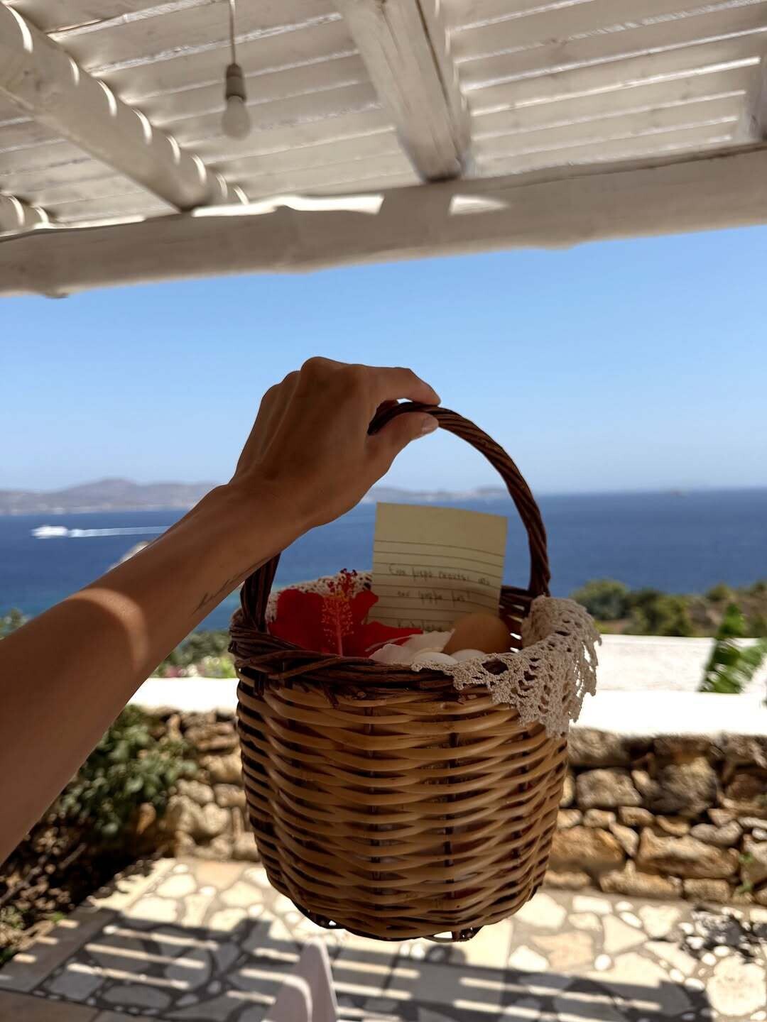 ΠάτμοςΠριν φύγω από την Αθήνα μια γλυκιά πωλήτρια την ώρα που διάλεγα βιβλία μου έβαλε στα χ 9 16fb8