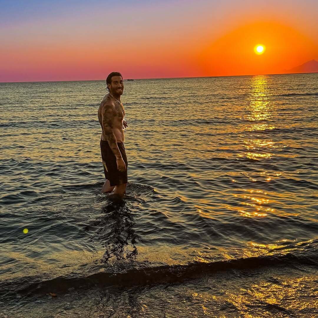 My face above the waterMy feet cant touch the groundand it feels likeI can see the sands on the fda21