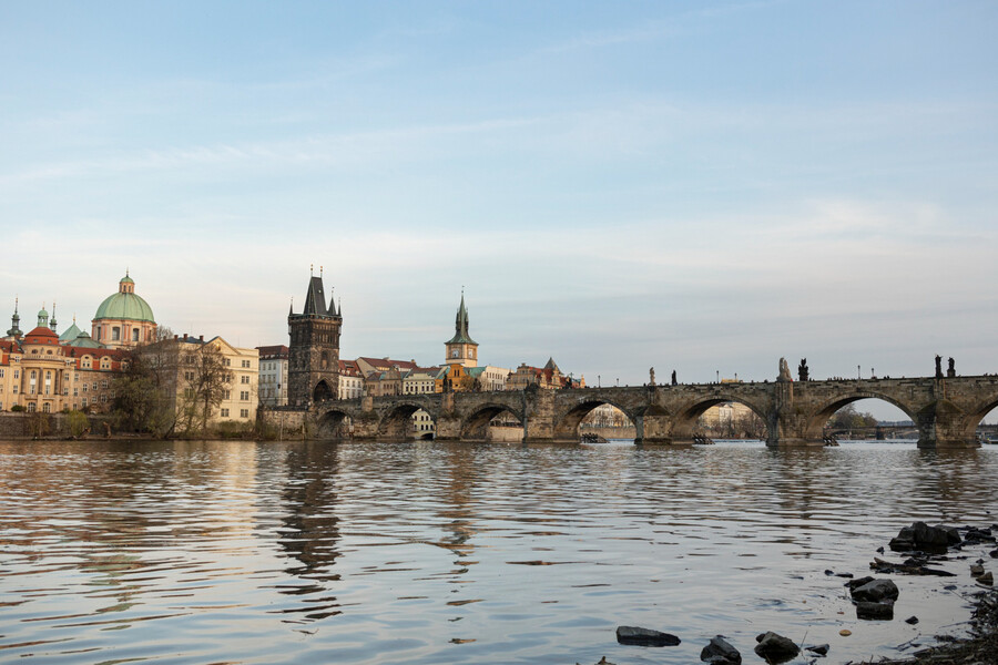 PRAGA_MOLDAVAS_7e8e1.jpg