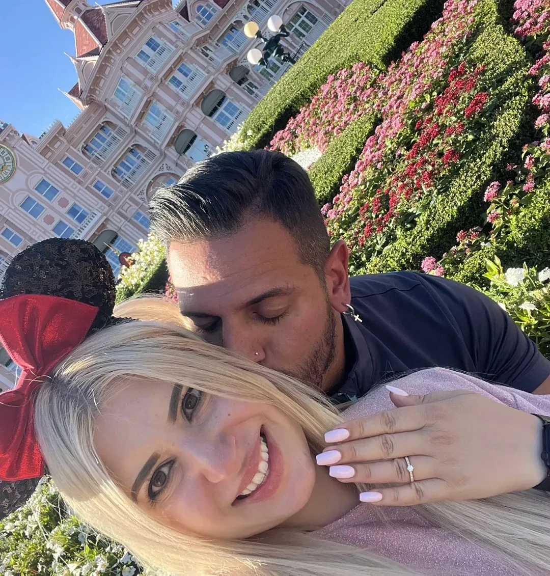 She sais YESS ️ disney disneyland paris proposal wedding she said yes 1 4591a