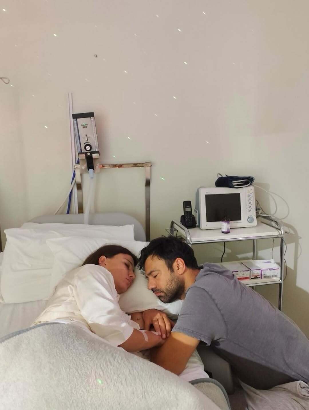 Σήμερα καθώς κρατώ στην αγκαλιά μου το μικρό μας θαύμα νιώθω μια απέραντη ευγνωμοσύνη. Η γυναί 1 02d7f