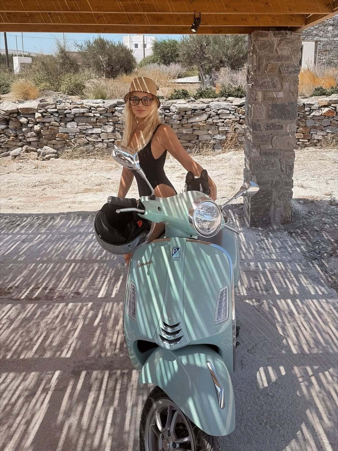 Four wheels move the body. Two wheels move the soul vespavibes flexcar gr mysummer Leasing 030cd