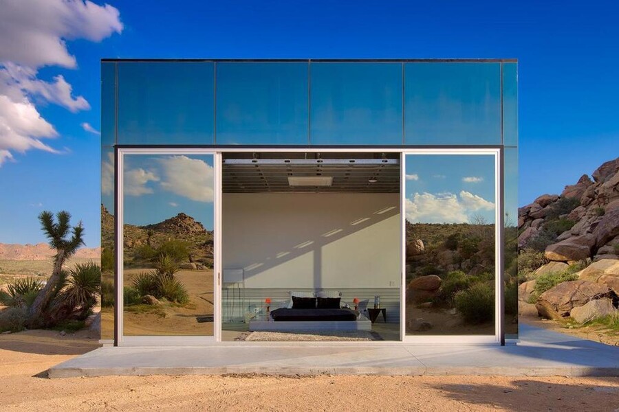 THE_INVISIBLE_HOUSE_BOOKING_3_289ba.jpg