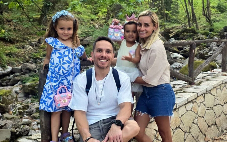 PETROUNIAS_FAMILY_3745a.jpg