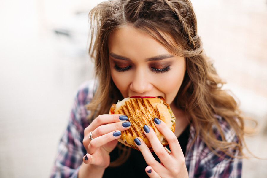 portrait-teen-girl-with-wavy-hair-looking-aside-with-shock-surprise-ready-bite-burger-her-hands_8d129.jpg