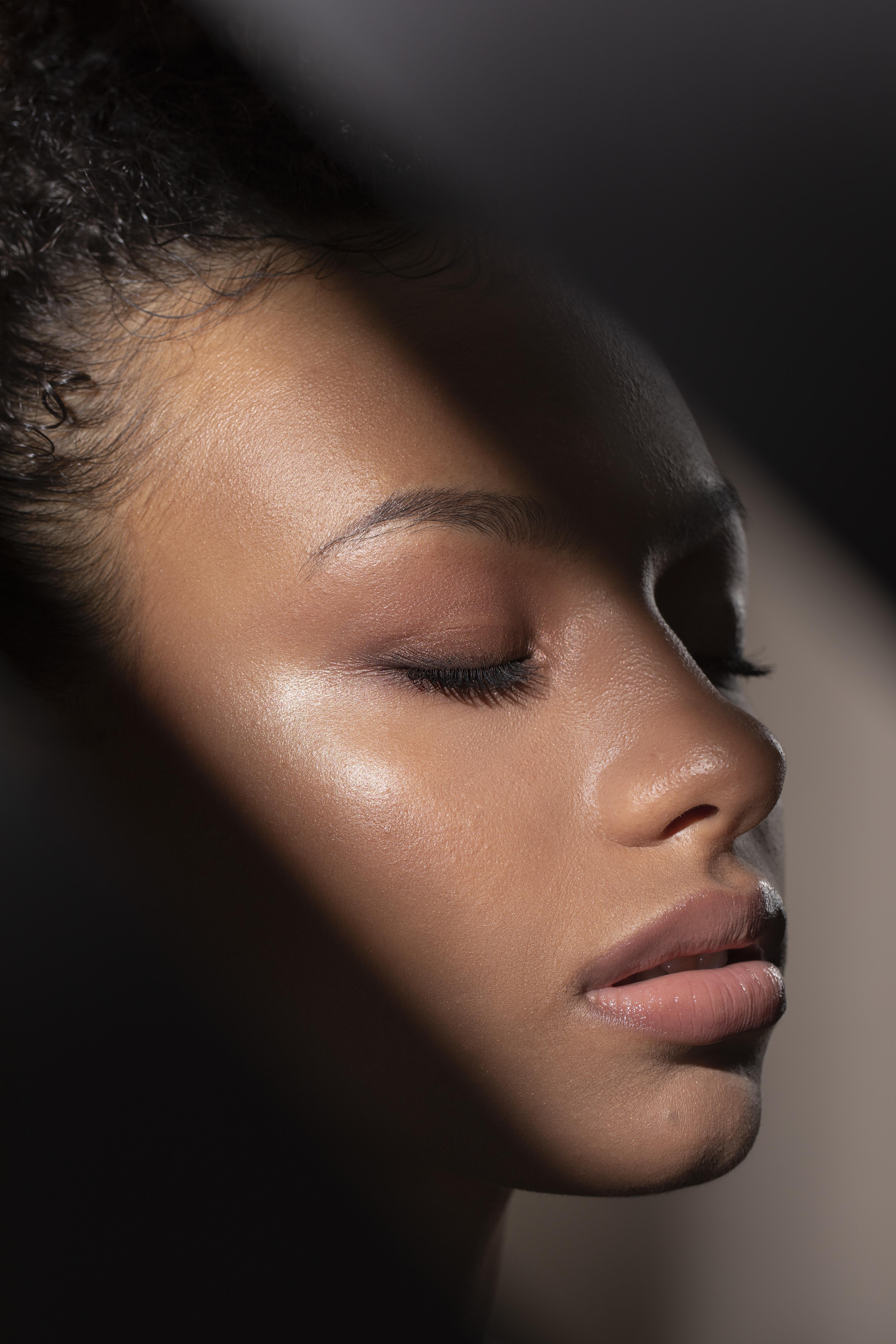 portrait beautiful black woman with mysterious shadows 84099