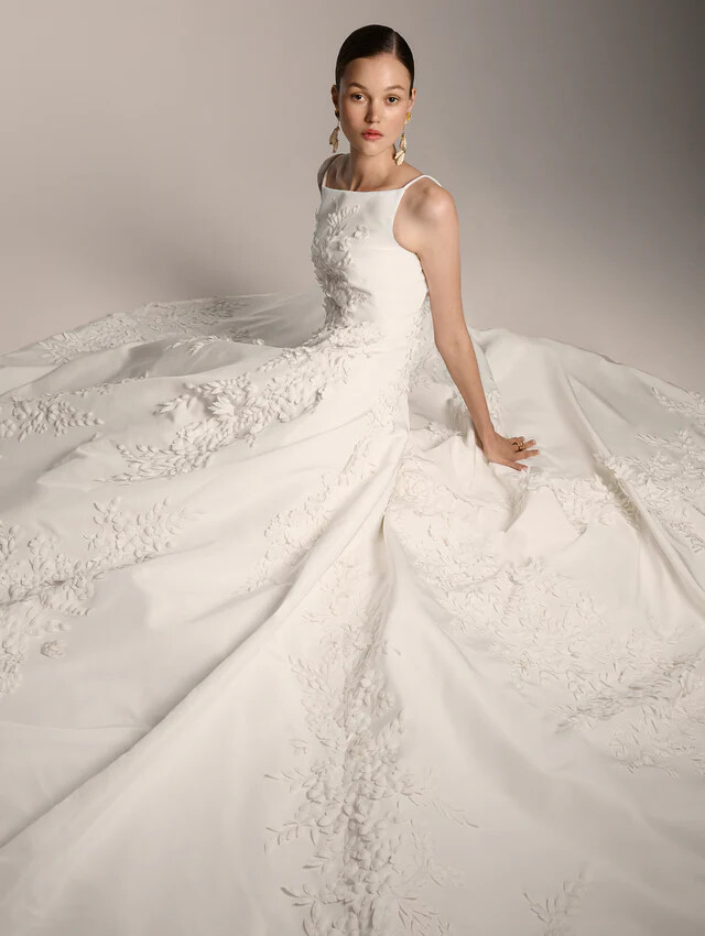 ODLR-Bridal-F26_Look-04_53652e8e-36b8-4c8a-8516-c1aaf5400644_a8ce1.jpg
