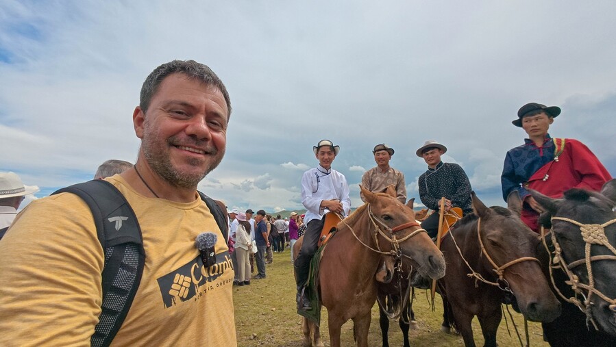 HAPPY_TRAVELLER_moggolia_meros_b_2_07009.jpg