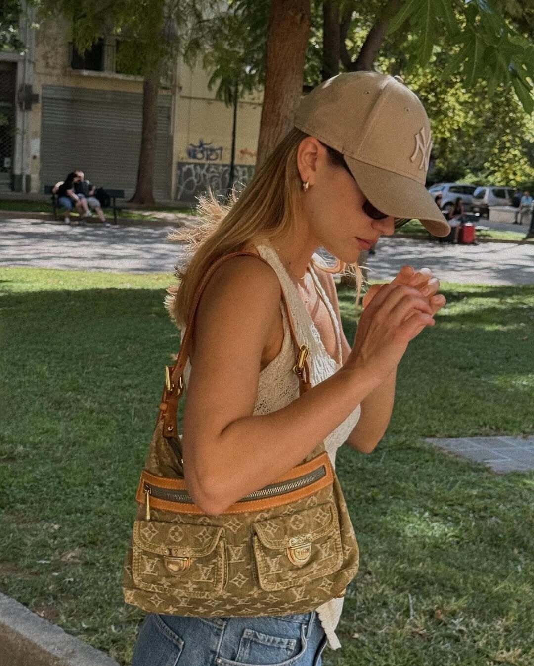 Κυριακή μεσημέρι be342