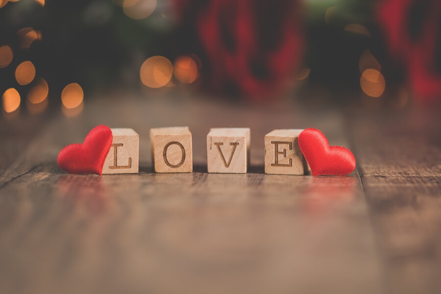 wooden-squares-with-love-written-them-with-bokeh-lights-backgrounds_9d196.jpg