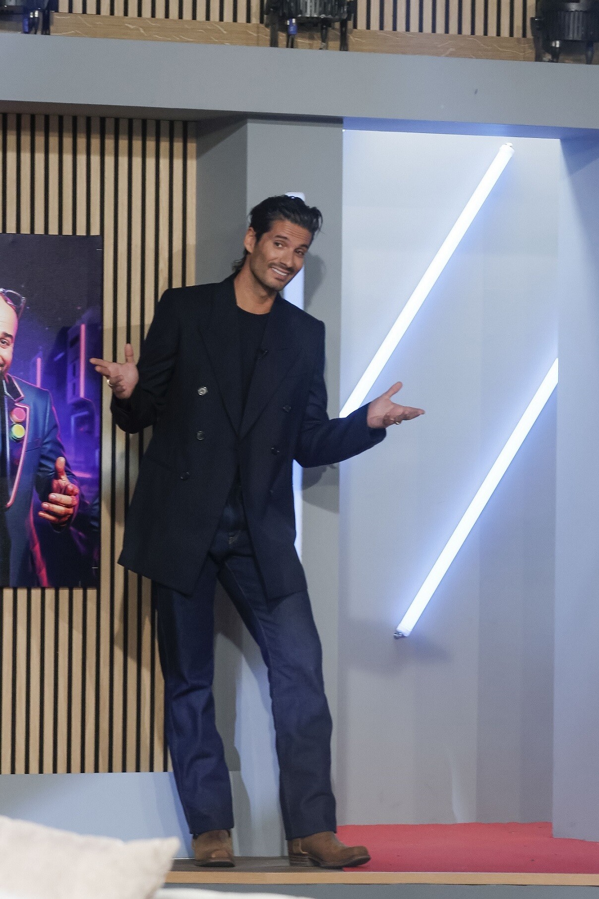 ΣΤΗΝ ΑΓΚΑΛΙΑ ΤΟΥ ΦΑΝΗ ΕΠ.03 ΓΙΩΡΓΟΣ ΚΑΡΑΒΑΣ 01 da570