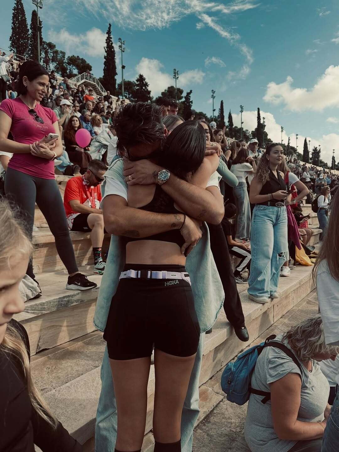 Τι να πρωτοπώ γι αυτό το πλάσμα Τι να πρωτοπώ γι αυτή τη γυναίκα Είσαι αερικό είσαι ψυχή 1 a205d