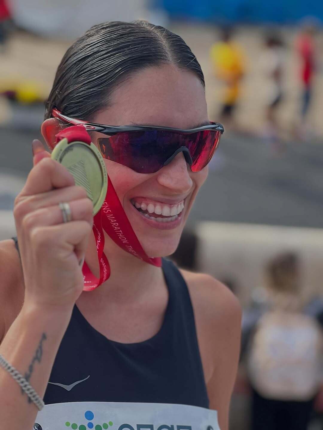 Τι να πρωτοπώ γι αυτό το πλάσμα Τι να πρωτοπώ γι αυτή τη γυναίκα Είσαι αερικό είσαι ψυχή 3c7a8