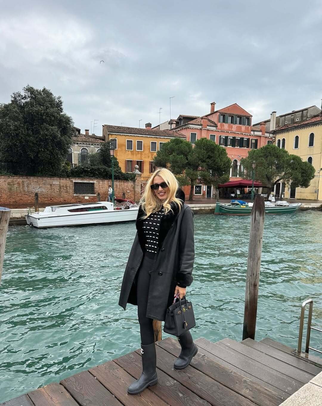 582540126 18545227663054105 914072976791235324 n c2120