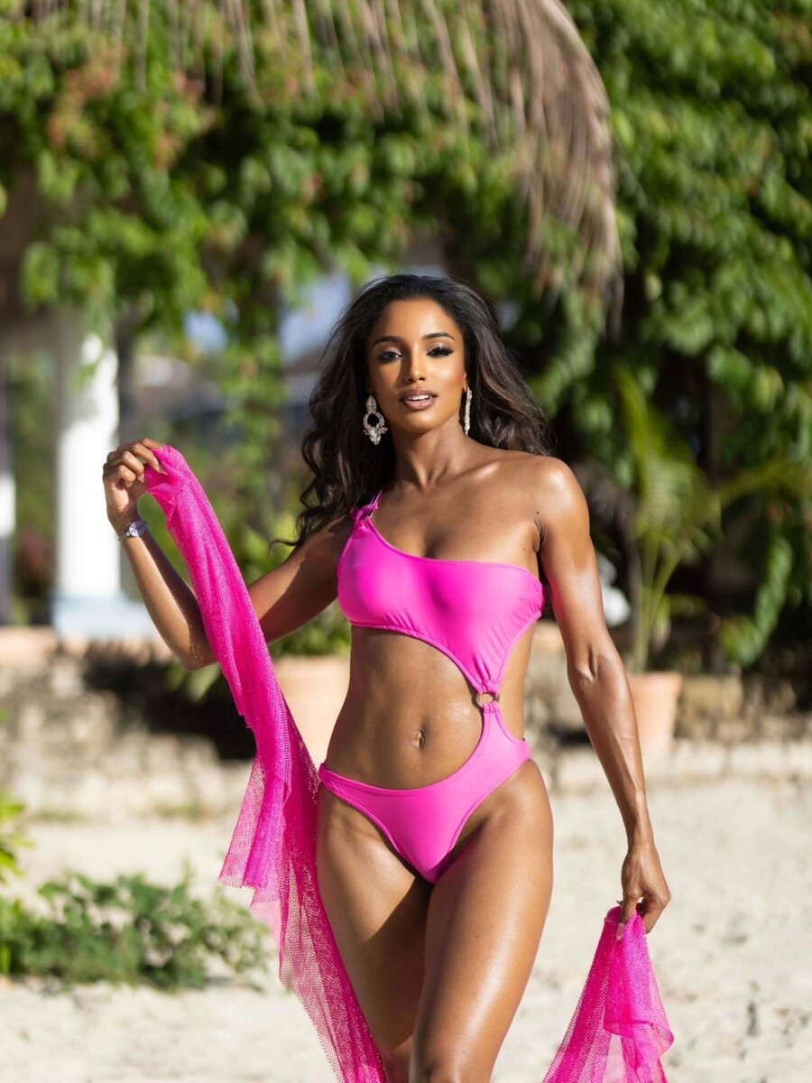 Miss_Universe_Miss_Jamaica_3_6bc41.jpg