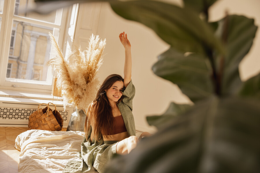 cheerful-fairskinned-young-girl-smiling-looking-camera-while-sitting-floor-comfortable-room-brunette-woman-with-long-hair-wears-casual-clothes-concept-rest-recovery_b95ac.jpg