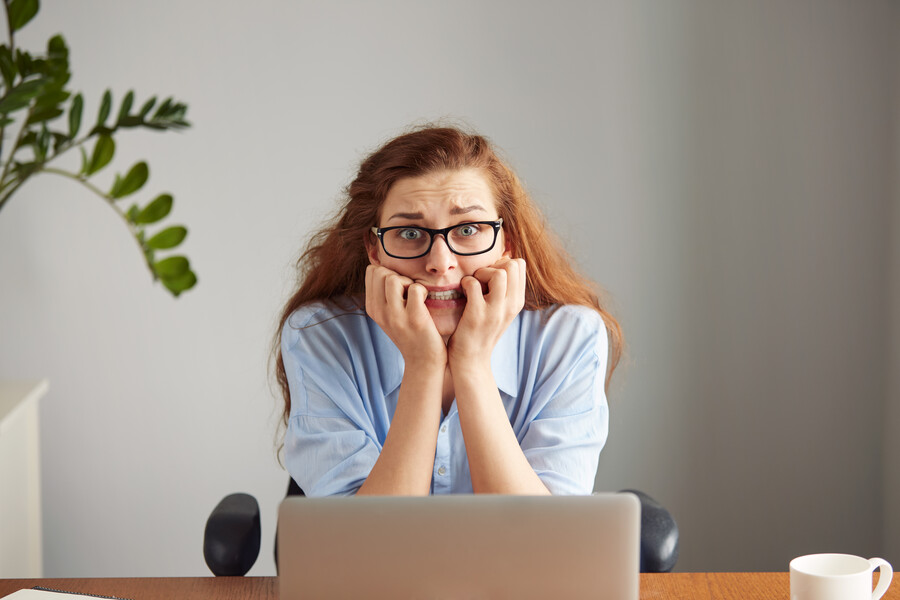 portrait-female-manager-sitting-office-table-with-scared-terrified-expression_31504.jpg