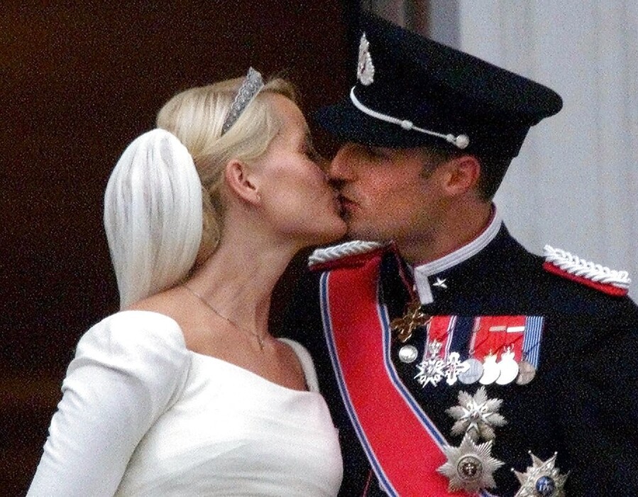 PRINCESS_METTE_MARIT_METAMOSXEFSI_PNEVMONA_2_5c239.jpg
