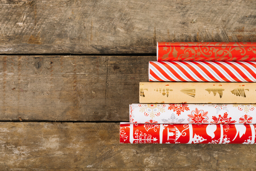 christmas-composition-with-five-gift-boxes_67965.jpg