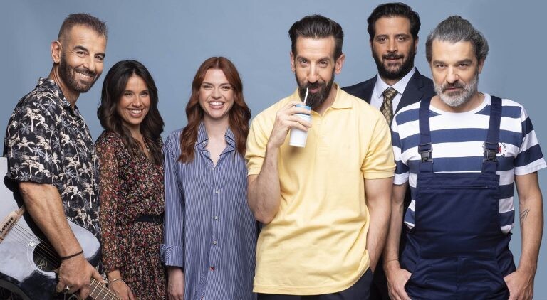 as perimenoun oi ginaikes 96126