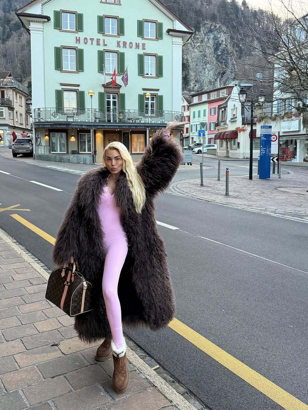 SnapInsta.to 607794451 18558005587021993 1649327440791661031 n aa7f7