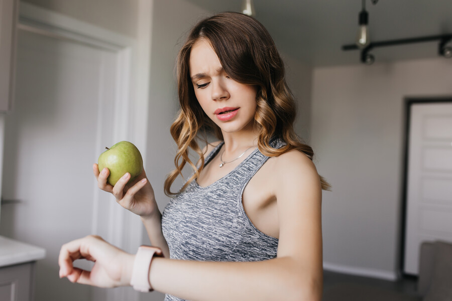caucasian-girl-with-elegant-hairstyle-looking-her-watch-indoor-shot-beautiful-white-lady-with-apple-hand_a4f7c.jpg
