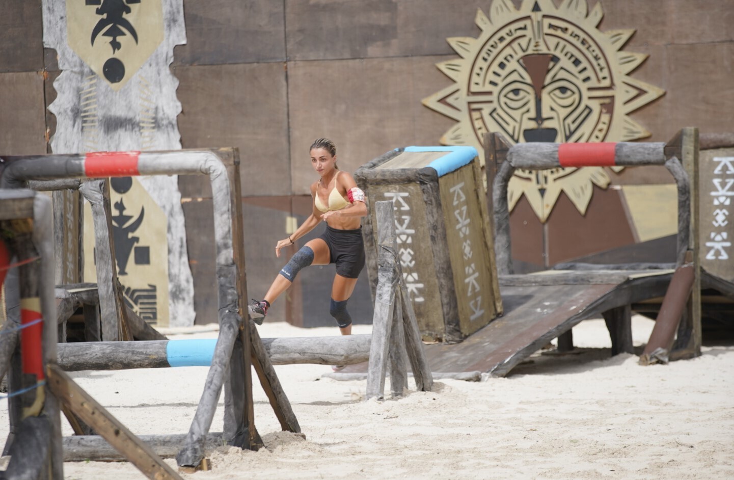 SURVIVOR ΒΑΣΙΛΙΚΗ ΜΟΥΝΤΗ 1 e3243