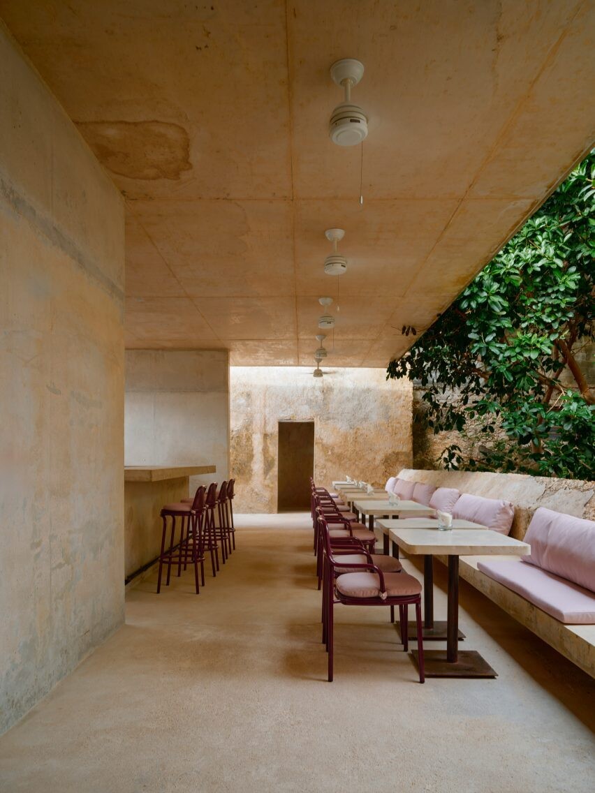 hotel-sevilla-brutalist-additions-merida-hotel-mexico-zeller-moye_dezeen_2364_col_2-852x1136_81d55.jpg