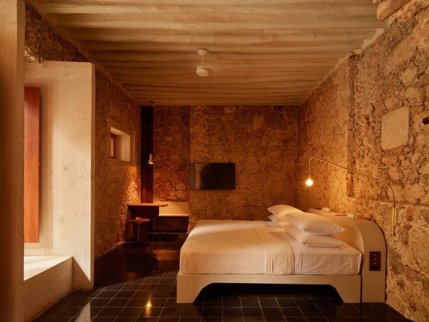 hotel-sevilla-brutalist-additions-merida-hotel-mexico-zeller-moye_dezeen_2364_col_20-852x639_2f894.jpg