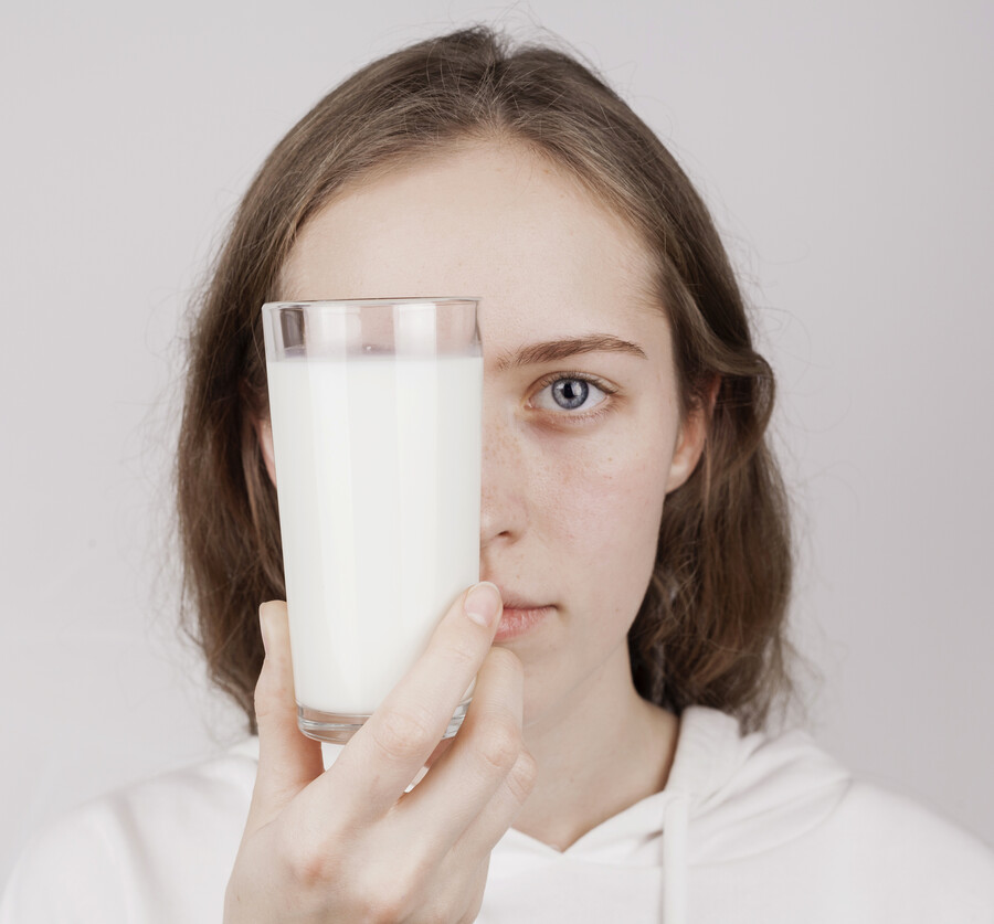 girl-holding-glass-fresh-milk_2c0ec.jpg