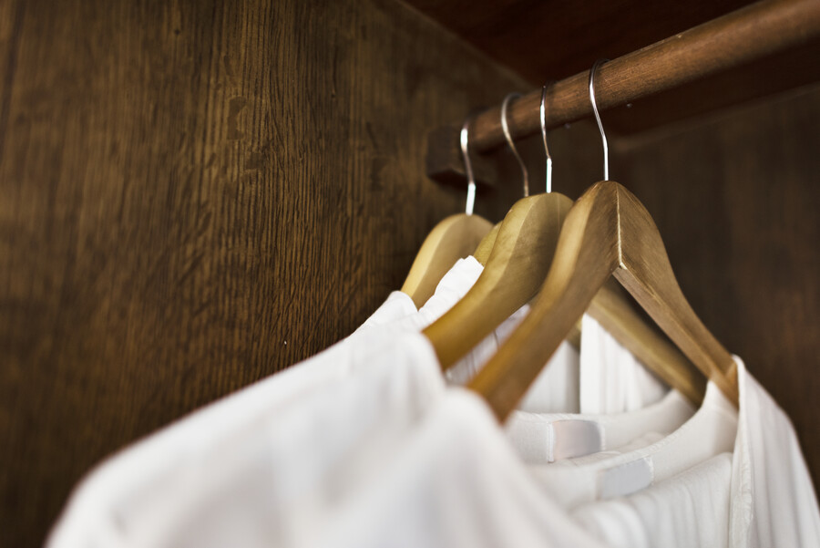 white-clothes-hanging-wardrobe_d6ab2.jpg