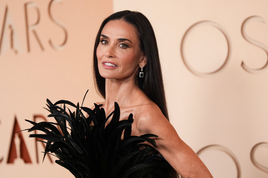 DEMI_MOORE_OSCARS_1_847f8.jpg