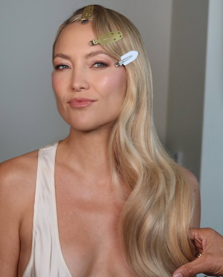 Kate_Hudson_Getting_ready_oscars_3ba45.jpg