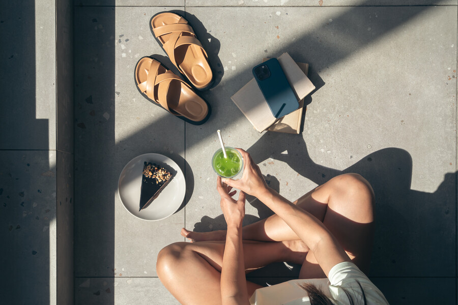 summer-composition-with-slippers-books-cake-lemonade-female-hands_ad753.jpg