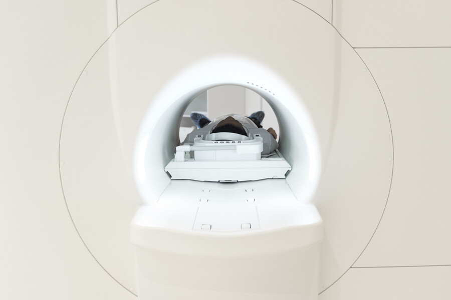 full-shot-patient-getting-ct-scan_00829.jpg