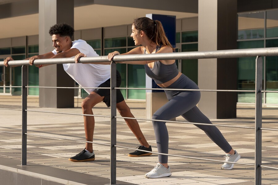 young-adults-doing-outdoor-fitness_d6ff7.jpg