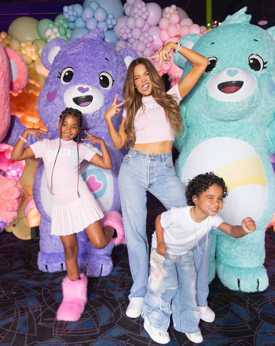 KHLOE_KARDASHIAN_PARTY_TRUE_2_5df77.jpg