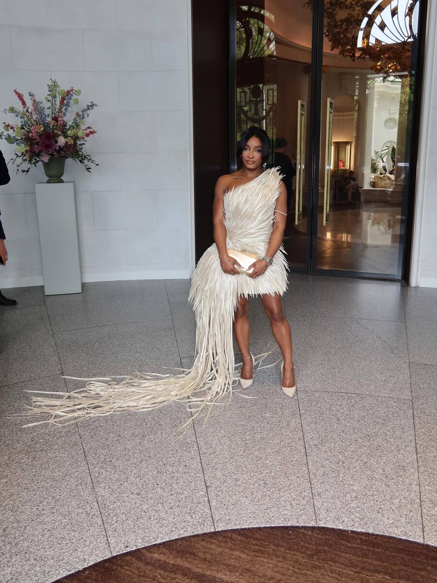 SIMON_BILES_BEAUTY_LOOK_2_a65d1.jpg