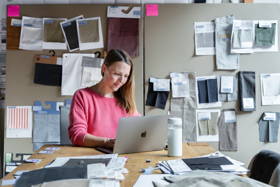 linkedin-sales-solutions-hMLDD0Gyd4A-unsplash_7cda3.jpg