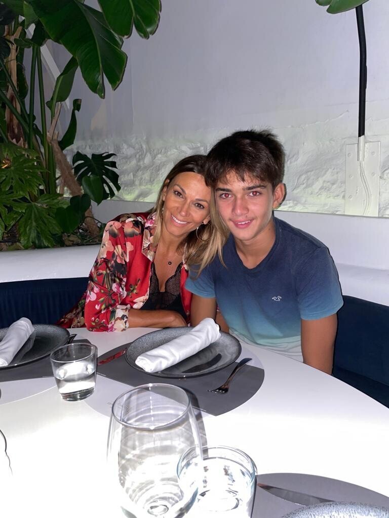 ELLI_KOKKINOU_KAI_GIOS_6_ad5b2.jpg